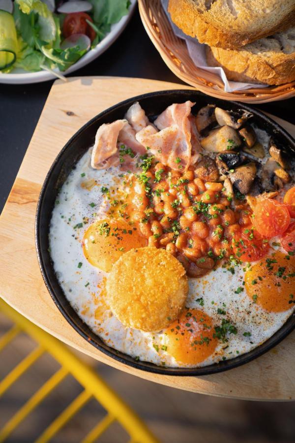 Street Food Possonium Apartments Bratislava Exterior foto