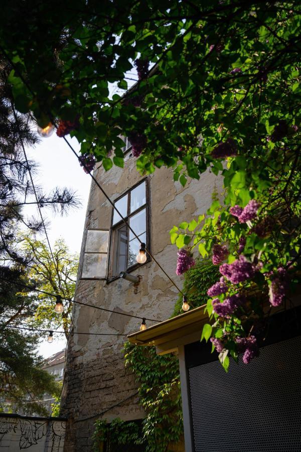 Street Food Possonium Apartments Bratislava Exterior foto