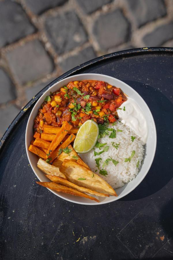 Street Food Possonium Apartments Bratislava Exterior foto