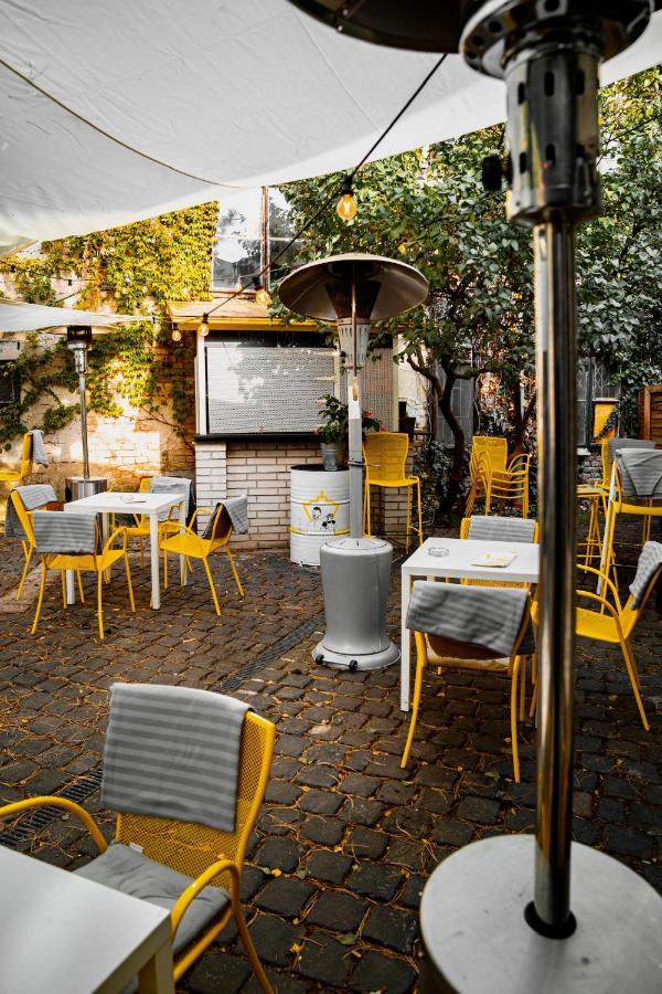 Street Food Possonium Apartments Bratislava Exterior foto