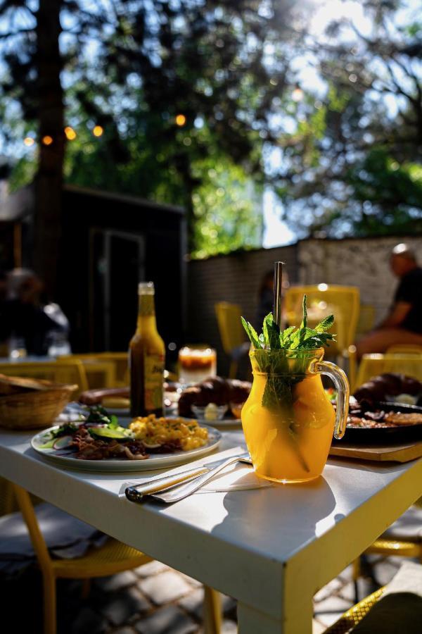 Street Food Possonium Apartments Bratislava Exterior foto