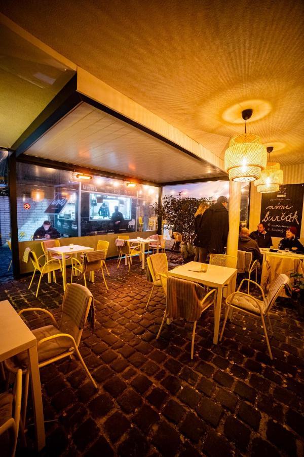 Street Food Possonium Apartments Bratislava Exterior foto