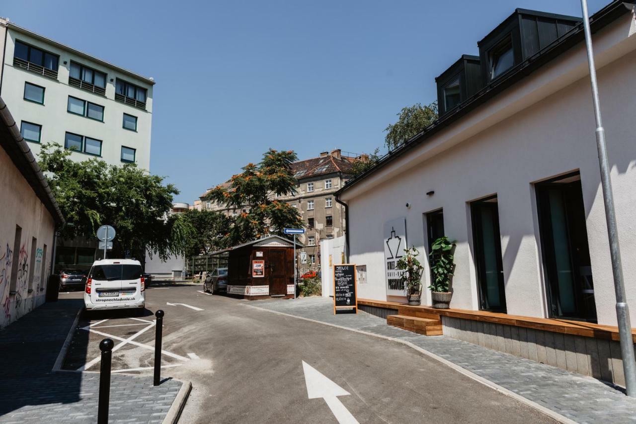 Street Food Possonium Apartments Bratislava Exterior foto